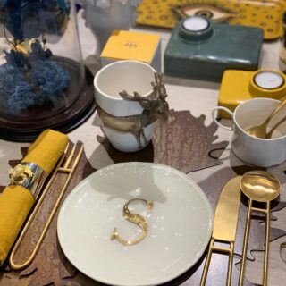 Here is an example of a table set in perfect PalermoUno style! Customisable Murano glass plates, beautiful cutlery and much more awaits you @palermouno_#home#homedecor#homedecoration#homeinspo#homeinspiration#interior#interiordesign#interiordesigner#design#designer#fornituredesign#forniture#mirrors#mirror#light#lightdesign#lightdesigner#blue#color#colors#powerofcolors