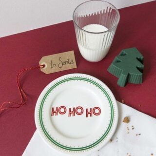 ho ho ho! This collection expresses the joy and atmosphere of Christmas in a precious and original way. The red and gold decorations of these porcelain plates are inspired by ancient laces, macrame, lights and party ornaments. An original way to thank our beloved and celebrate a special moment together. #home#homedecor#homedecoration#homeinspo#homeinspiration#interior#interiordesign#interiordesigner#design#designer#fornituredesign#forniture#mirrors#mirror#light#lightdesign#lightdesigner#blue#color#colors#powerofcolors